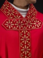 Ornat czerwony z haftem w jaskrawoczerwonym kolorze - LE/7026/02 - HAF LE/7026/02 - Dewocjonalia P.H. Jakóbczak - Katolicki sklep liturgiczny i hurtownia