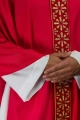 Ornat czerwony z haftem w jaskrawoczerwonym kolorze - LE/7026/02 - HAF LE/7026/02 - Dewocjonalia P.H. Jakóbczak - Katolicki sklep liturgiczny i hurtownia