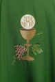 Ornat zielony z haftem kielicha i winogron - KOR/208/01/12 - HAF KOR/208/01/12 - Dewocjonalia P.H. Jakóbczak - Katolicki sklep liturgiczny i hurtownia