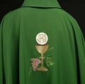 Ornat zielony z haftem kielicha i winogron - KOR/208/01/12 - HAF KOR/208/01/12 - Dewocjonalia P.H. Jakóbczak - Katolicki sklep liturgiczny i hurtownia
