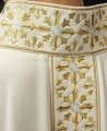 Ornat ecru z błyszczącym haftem - LE/7026/05 - HAF LE/7026/05 - Dewocjonalia P.H. Jakóbczak - Katolicki sklep liturgiczny i hurtownia