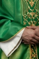 Zielony ornat bogato haftowany z połyskiem - LE/7021/01 - HAF LE/7021/01 - Dewocjonalia P.H. Jakóbczak - Katolicki sklep liturgiczny i hurtownia