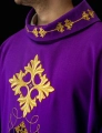 Fioletowy ornat bogato haftowany nicią i kamieniami - LE/7018/03 - HAF LE/7018/03 - Dewocjonalia P.H. Jakóbczak - Katolicki sklep liturgiczny i hurtownia