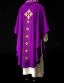 Fioletowy ornat bogato haftowany nicią i kamieniami - LE/7018/03 - HAF LE/7018/03 - Dewocjonalia P.H. Jakóbczak - Katolicki sklep liturgiczny i hurtownia