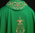 Zielony ornat liturgiczny bogato haftowany kamieniami - LE/7014/01 - HAF LE/7014/01 - Dewocjonalia P.H. Jakóbczak - Katolicki sklep liturgiczny i hurtownia