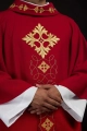 Czerwony ornat liturgiczny bogato haftowany sznurem i kamieniami - LE/7018/02 - HAF LE/7018/02 - Dewocjonalia P.H. Jakóbczak - Katolicki sklep liturgiczny i hurtownia