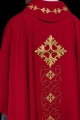 Czerwony ornat liturgiczny bogato haftowany sznurem i kamieniami - LE/7018/02 - HAF LE/7018/02 - Dewocjonalia P.H. Jakóbczak - Katolicki sklep liturgiczny i hurtownia