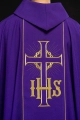 Fioletowy ornat ze zdobionym złotym pasem z IHS i kłosami - KOR/214/03/01 - HAF KOR/214/03/01 - Dewocjonalia P.H. Jakóbczak - Katolicki sklep liturgiczny i hurtownia