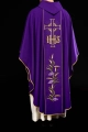 Fioletowy ornat ze zdobionym złotym pasem z IHS i kłosami - KOR/214/03/01 - HAF KOR/214/03/01 - Dewocjonalia P.H. Jakóbczak - Katolicki sklep liturgiczny i hurtownia