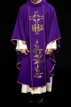 Fioletowy ornat ze zdobionym złotym pasem z IHS i kłosami - KOR/214/03/01 - HAF KOR/214/03/01 - Dewocjonalia P.H. Jakóbczak - Katolicki sklep liturgiczny i hurtownia