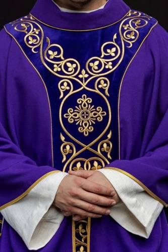 Fioletowy ornat liturgiczny zdobiony haftem na aksamicie - KOR/169/03 - HAF KOR/169/03 - Dewocjonalia P.H. Jakóbczak - Katolicki sklep liturgiczny i hurtownia