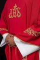 Czerwony ornat z haftem IHS w złotym kolorze i ozdobnym wykończeniem - KOR/157/02/01 - HAF KOR/157/02/01 - Dewocjonalia P.H. Jakóbczak - Katolicki sklep liturgiczny i hurtownia