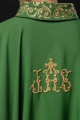 Zielony ornat ze złotym haftem IHS i ozdobnym wykończeniem - KOR/157/01/01 - HAF KOR/157/01/01 - Dewocjonalia P.H. Jakóbczak - Katolicki sklep liturgiczny i hurtownia
