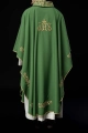 Zielony ornat ze złotym haftem IHS i ozdobnym wykończeniem - KOR/157/01/01 - HAF KOR/157/01/01 - Dewocjonalia P.H. Jakóbczak - Katolicki sklep liturgiczny i hurtownia