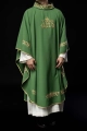 Zielony ornat ze złotym haftem IHS i ozdobnym wykończeniem - KOR/157/01/01 - HAF KOR/157/01/01 - Dewocjonalia P.H. Jakóbczak - Katolicki sklep liturgiczny i hurtownia