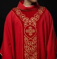 Czerwony ornat liturgiczny zdobiony haftem na aksamicie - KOR/169/02 - HAF KOR/169/02 - Dewocjonalia P.H. Jakóbczak - Katolicki sklep liturgiczny i hurtownia