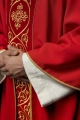 Czerwony ornat liturgiczny zdobiony haftem na aksamicie - KOR/169/02 - HAF KOR/169/02 - Dewocjonalia P.H. Jakóbczak - Katolicki sklep liturgiczny i hurtownia