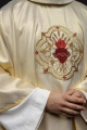 Złoty ornat haftowany motywem Serca Jezusa i kielicha - KOR/118/10/37 - HAF KOR/118/10/37 - Dewocjonalia P.H. Jakóbczak - Katolicki sklep liturgiczny i hurtownia