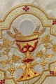 Złoty ornat haftowany motywem Serca Jezusa i kielicha - KOR/118/10/37 - HAF KOR/118/10/37 - Dewocjonalia P.H. Jakóbczak - Katolicki sklep liturgiczny i hurtownia