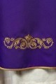 Fioletowy ornat ze złotym haftem IHS i ozdobnym wykończeniem - KOR/157/03/01 - HAF KOR/157/03/01 - Dewocjonalia P.H. Jakóbczak - Katolicki sklep liturgiczny i hurtownia