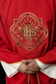 Czerwony ornat z haftem IHS i PAX - KOR/119/02/01 - HAF KOR/119/02/01 - Dewocjonalia P.H. Jakóbczak - Katolicki sklep liturgiczny i hurtownia