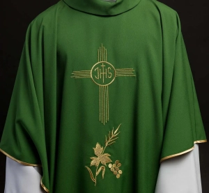 Zielony ornat liturgiczny haftowany motywem IHS - KOR/003/01/12