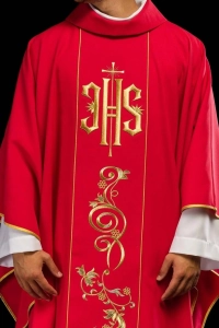Czerwony ornat liturgiczny haftowany IHS - KOR/031/02/01