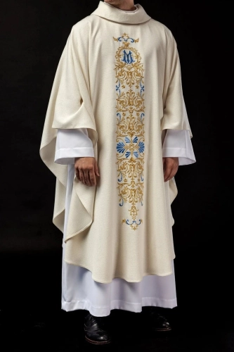 Ornat liturgiczny ecru z błyszczącej tkaniny ozdobiony koralikami - LE/7024/05 - HAF LE/7024/05 - Dewocjonalia P.H. Jakóbczak - Katolicki sklep liturgiczny i hurtownia