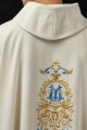 Ornat liturgiczny ecru z błyszczącej tkaniny ozdobiony koralikami - LE/7024/05 - HAF LE/7024/05 - Dewocjonalia P.H. Jakóbczak - Katolicki sklep liturgiczny i hurtownia