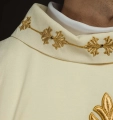 Ornat liturgiczny ecru bogato haftowany sznurkiem ozdobionym kamieniami - LE/7018/05 - HAF LE/7018/05 - Dewocjonalia P.H. Jakóbczak - Katolicki sklep liturgiczny i hurtownia