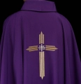 Fioletowy ornat z haftowanym krzyżem IHS - KOR/017/03/12 - HAF KOR/017/03/12 - Dewocjonalia P.H. Jakóbczak - Katolicki sklep liturgiczny i hurtownia