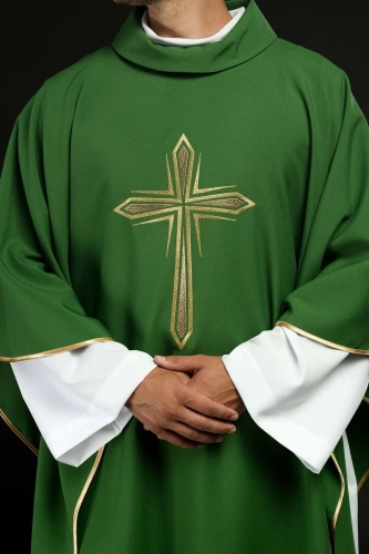 Zielony ornat z haftowanym krzyżem - KOR/037/01/12 - HAF KOR/037/01/12 - Dewocjonalia P.H. Jakóbczak - Katolicki sklep liturgiczny i hurtownia