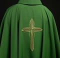 Zielony ornat z haftowanym krzyżem - KOR/037/01/12 - HAF KOR/037/01/12 - Dewocjonalia P.H. Jakóbczak - Katolicki sklep liturgiczny i hurtownia