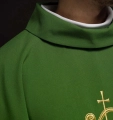 Zielony ornat ze złotym haftem IHS - KOR/032/01/12 - HAF KOR/032/01/12 - Dewocjonalia P.H. Jakóbczak - Katolicki sklep liturgiczny i hurtownia