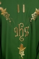 Ornat zielony haftowany z symbolem IHS i winogronami - KOR/057/01/01 - HAF KOR/057/01/01 - Dewocjonalia P.H. Jakóbczak - Katolicki sklep liturgiczny i hurtownia