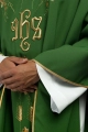 Ornat zielony haftowany z symbolem IHS i winogronami - KOR/057/01/01 - HAF KOR/057/01/01 - Dewocjonalia P.H. Jakóbczak - Katolicki sklep liturgiczny i hurtownia