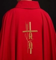 Czerwony ornat z haftem Alfa i Omega - KOR/013/02/12 - HAF KOR/013/02/12 - Dewocjonalia P.H. Jakóbczak - Katolicki sklep liturgiczny i hurtownia