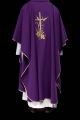 Fioletowy ornat z haftem złotego krzyża - KOR/026/03/12 - HAF KOR/026/03/12 - Dewocjonalia P.H. Jakóbczak - Katolicki sklep liturgiczny i hurtownia