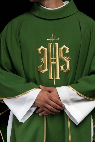 Zielony ornat haftowany ze złotym motywem IHS - KOR/010/01/12 - HAF KOR/010/01/12 - Dewocjonalia P.H. Jakóbczak - Katolicki sklep liturgiczny i hurtownia