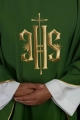 Zielony ornat haftowany ze złotym motywem IHS - KOR/010/01/12 - HAF KOR/010/01/12 - Dewocjonalia P.H. Jakóbczak - Katolicki sklep liturgiczny i hurtownia
