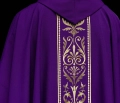 Fioletowy ornat liturgiczny ozdobiony złotym haftowanym pasem - KOR/008/03/01 - HAF KOR/008/03/01 - Dewocjonalia P.H. Jakóbczak - Katolicki sklep liturgiczny i hurtownia