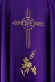 Fioletowy ornat haftowany motywem IHS - KOR/003/03/12 - HAF KOR/003/03/12 - Dewocjonalia P.H. Jakóbczak - Katolicki sklep liturgiczny i hurtownia