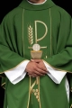 Zielony ornat haftowany wzorem kielicha z IHS - KOR/001/01/01 - HAF KOR/001/01/01 - Dewocjonalia P.H. Jakóbczak - Katolicki sklep liturgiczny i hurtownia
