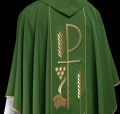 Zielony ornat haftowany wzorem kielicha z IHS - KOR/001/01/01 - HAF KOR/001/01/01 - Dewocjonalia P.H. Jakóbczak - Katolicki sklep liturgiczny i hurtownia