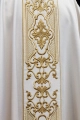 Ornat ecru z połyskującej tkaniny z bogatym złotym haftem na pasie - LE/7021/05 - HAF LE/7021/05 - Dewocjonalia P.H. Jakóbczak - Katolicki sklep liturgiczny i hurtownia