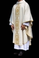 Ornat ecru z połyskującej tkaniny z bogatym złotym haftem na pasie - LE/7021/05 - HAF LE/7021/05 - Dewocjonalia P.H. Jakóbczak - Katolicki sklep liturgiczny i hurtownia