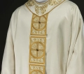 Złoty ornat bogato haftowany, ozdobiony kamieniami - LE/7012/05 - HAF LE/7012/05 - Dewocjonalia P.H. Jakóbczak - Katolicki sklep liturgiczny i hurtownia