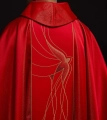 Ornat czerwony z błyszczącej tkaniny, bogato haftowany - LE/7015/02 - HAF LE/7015/02 - Dewocjonalia P.H. Jakóbczak - Katolicki sklep liturgiczny i hurtownia