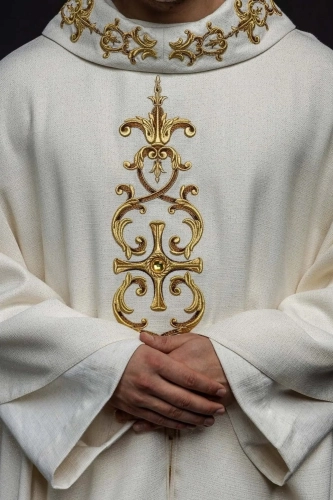 Ornat liturgiczny ecru bogato haftowany kamieniami - LE/7014/05 - HAF LE/7014/05 - Dewocjonalia P.H. Jakóbczak - Katolicki sklep liturgiczny i hurtownia