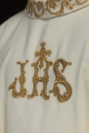 Ornat ecru z ozdobnym wykończeniem i motywem IHS - KOR/157/05/01 - HAF KOR/157/05/01 - Dewocjonalia P.H. Jakóbczak - Katolicki sklep liturgiczny i hurtownia